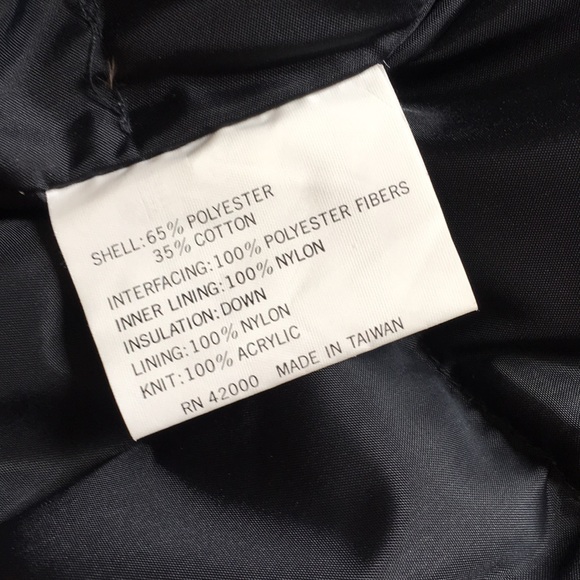 Men’s puffer vest size small - Picture 8 of 9